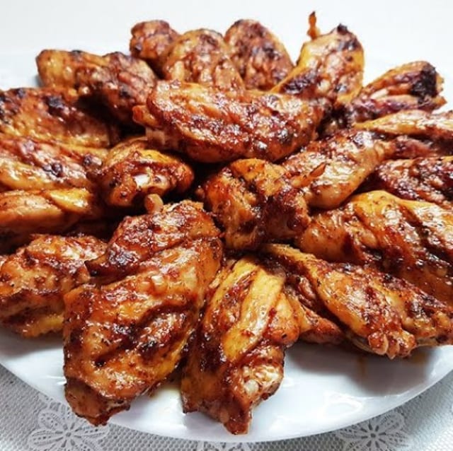 32 JUMBO CHICKEN WINGS.
