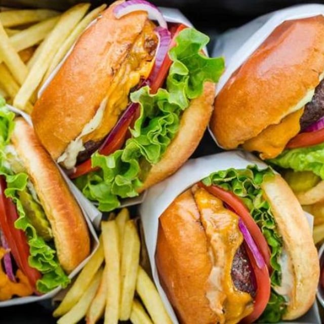 4 CHEESEBURGERS + 2 LARGE FRIES + 4 DRINKS.