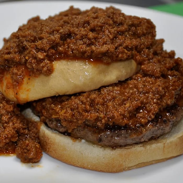 CHILI BURGER.