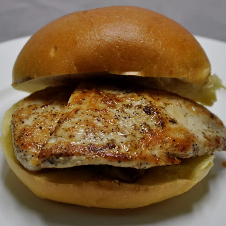 Delicious Chicken Sandwiches: A Crowd Favorite